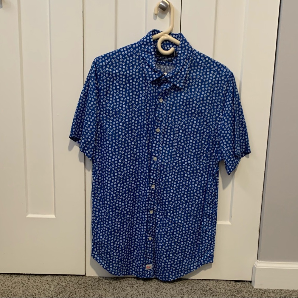 Vineyard Vines short sleeve button up Size M